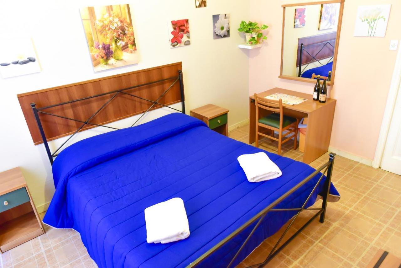 Casa Vacanza Frendy - Free Airport Transportation On Arrival If You Book An Apartment Of Minimum 3 Nights And 6 People Rom Zimmer foto