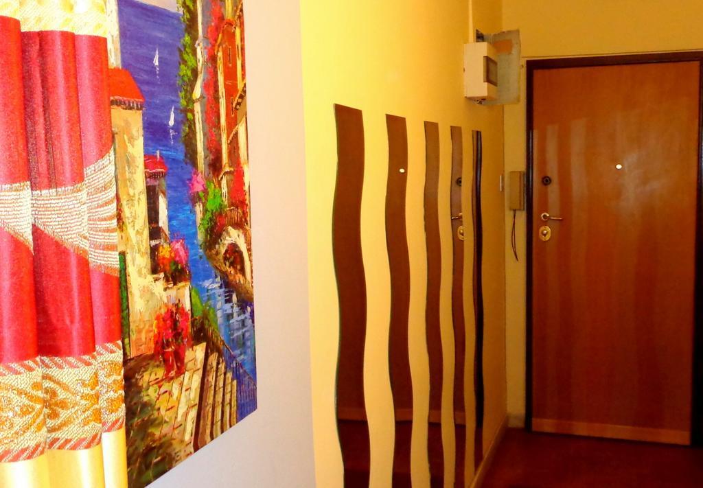 Casa Vacanza Frendy - Free Airport Transportation On Arrival If You Book An Apartment Of Minimum 3 Nights And 6 People Rom Zimmer foto